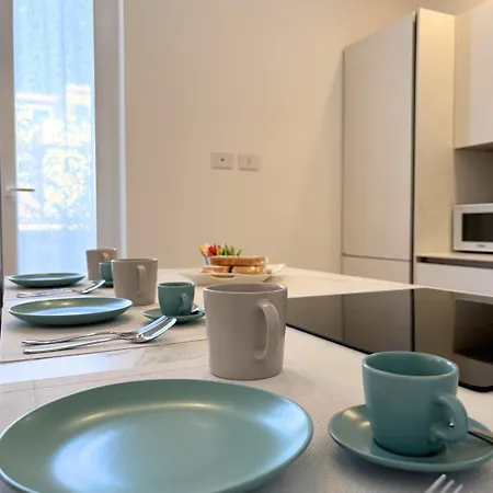 Romane - Spacious, High Floor With Terrace רומא