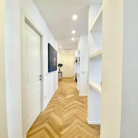 Romane - Spacious, High Floor With Terrace רומא