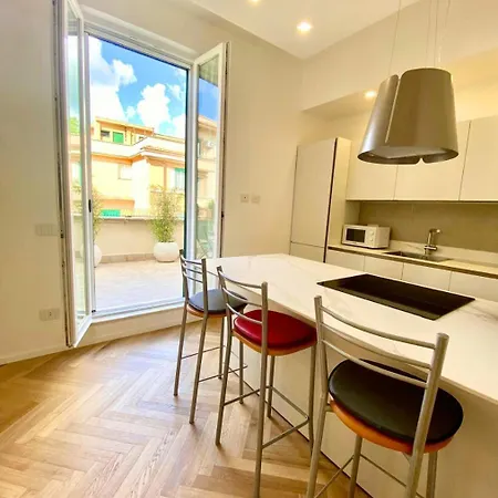 Romane - Spacious, High Floor With Terrace דירה רומא