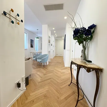 Romane - Spacious, High Floor With Terrace Appartamento *