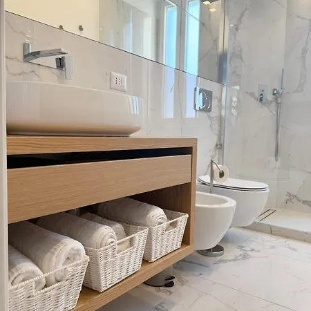 Spacious With Outdoor Terrace Near Vatican - Romane Lägenhet